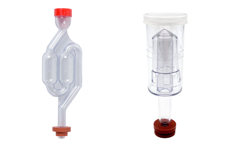 На фото: двух- и трехсекционные гидрозатворы